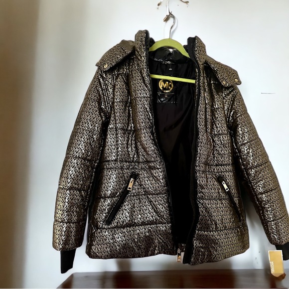 metallic finish repeat “MK” lettering, zip pockets snap-fastened hood - Picture 8 of 13